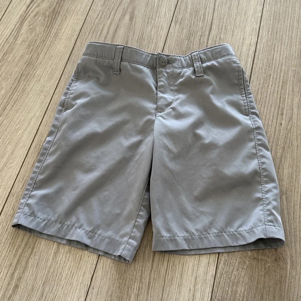 Under Armour Boys Loose Heatgear Gray Shorts 8